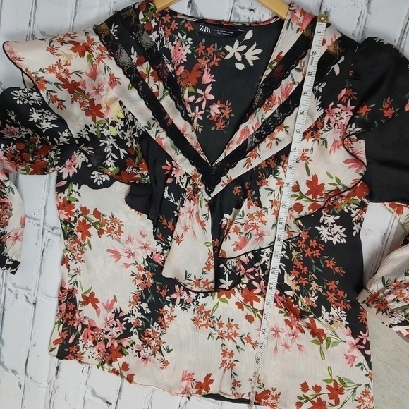 𝅺Zara Ruffled Floral print‎ top - Picture 6 of 10